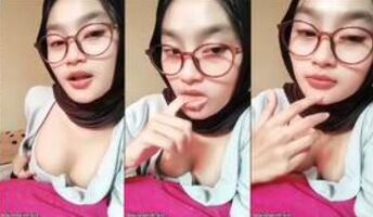 Cewek Hijab Cute Ludahin Toket Mungilnya Si Ukhti Binal